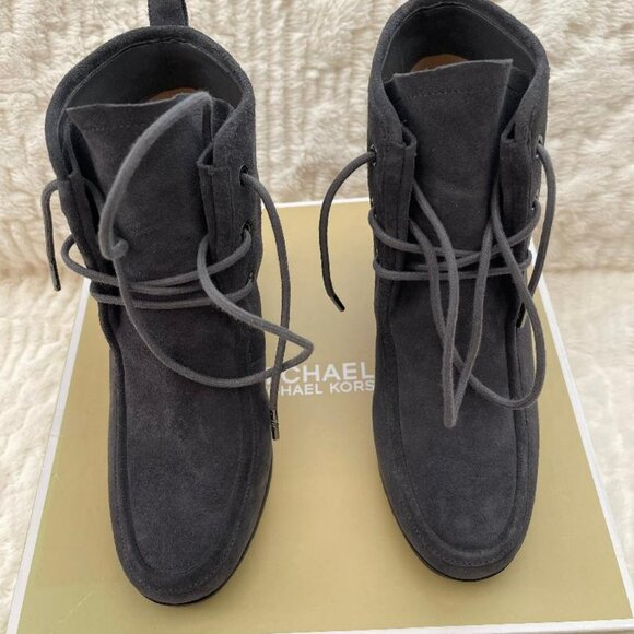 Michael Kors Light Charcoal Gray Suede Leather Wedge Lace Up Tie Boots - Picture 3 of 3